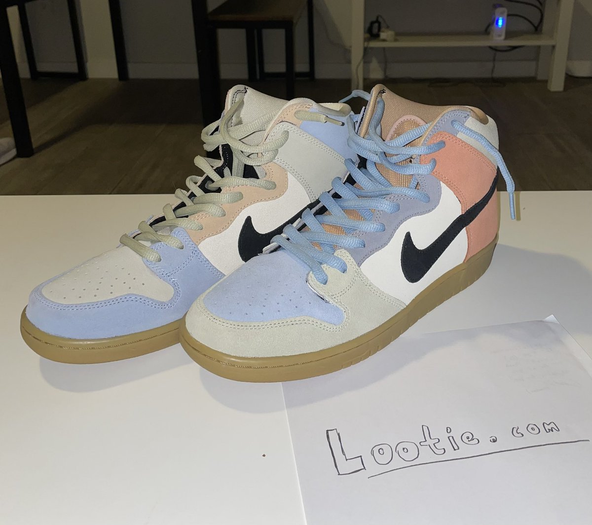 jackthegoriIIa's tweet photo. when you get $300 shoes in a $10 mystery box @LootieCom @MarcoAndAlvin1 https://t.co/z6jwXkfyiR