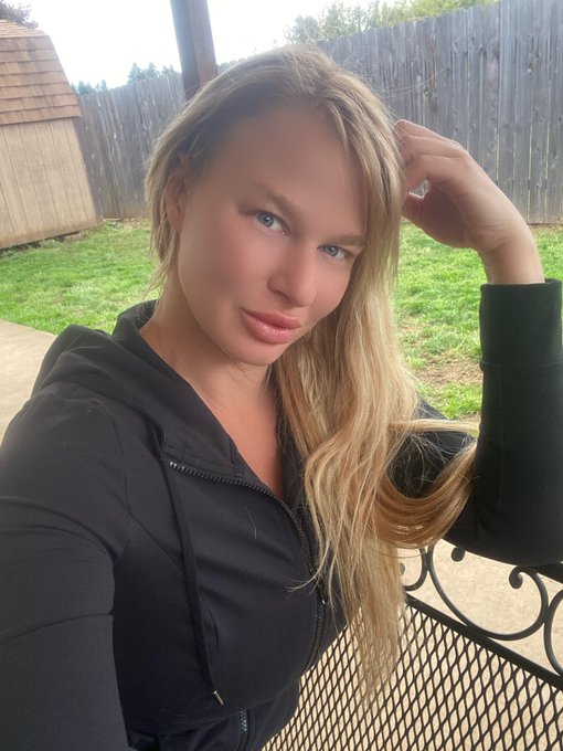 Life is relaxing outside of Los Angeles https://t.co/rvoTtQYtnw