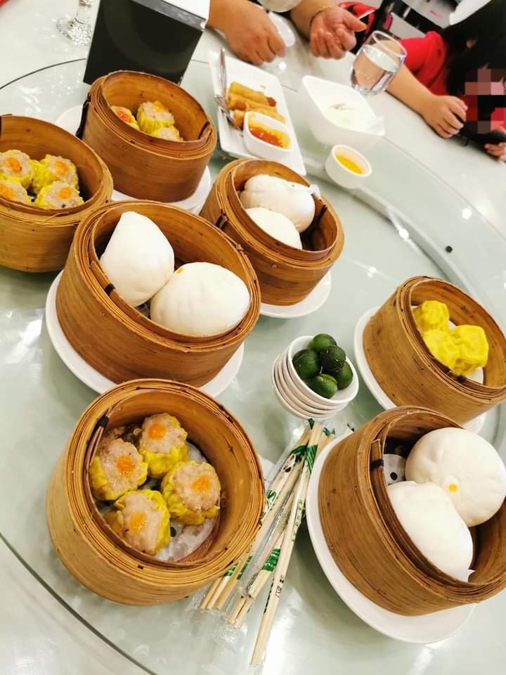 Samantha0797's tweet photo. Lunch date with these kiddos with mama La.🥰
It's Dim Sum Lunch for us today, Tara po let's eat.😋
#DimSumLunch
#LunchWithTheKulits https://t.co/poMlxAaXc6