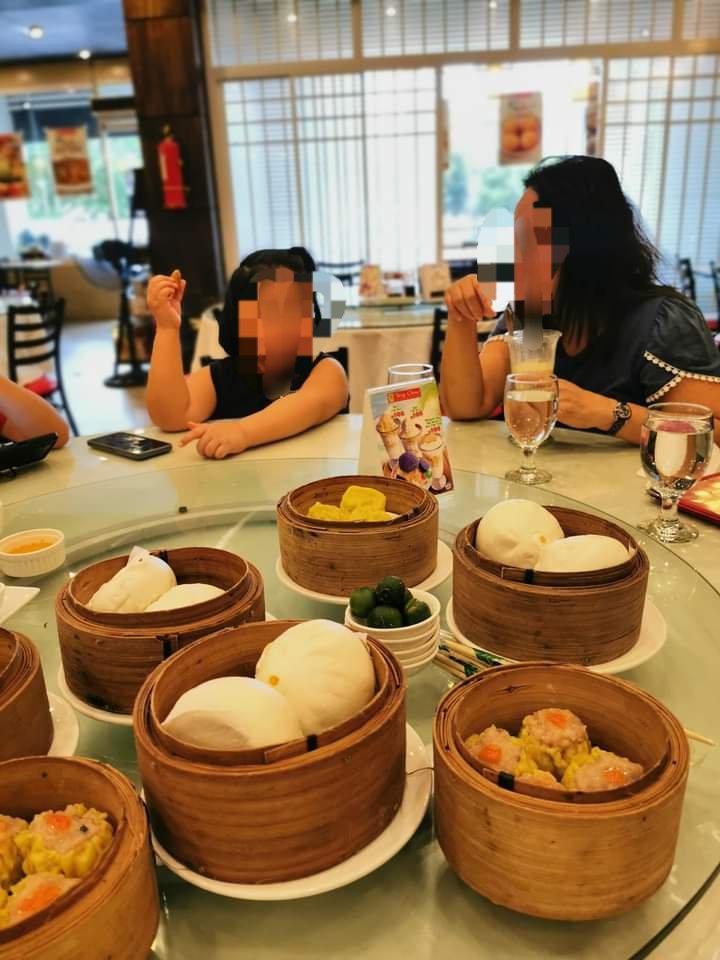 Samantha0797's tweet photo. Lunch date with these kiddos with mama La.🥰
It's Dim Sum Lunch for us today, Tara po let's eat.😋
#DimSumLunch
#LunchWithTheKulits https://t.co/poMlxAaXc6