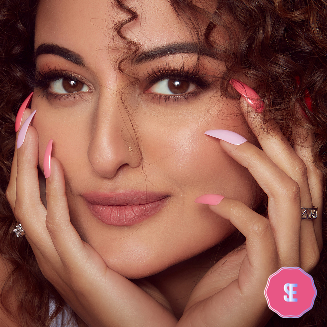 SonaRussianFC's tweet photo. [Instagram] Sonakshi Sinha
Press On Nails, so you always slay!
https://t.co/76s8UIM4La

#sonakshisinha #bollywood https://t.co/6pAFwNyMRf