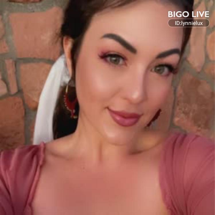 Cancermouse86's tweet photo. Come and see ⚜️Luxie Zahraa🦁 streaming live on #BIGOLIVE and make new friends!  https://t.co/7S3Cx6lA1j https://t.co/0WvPpCFujo