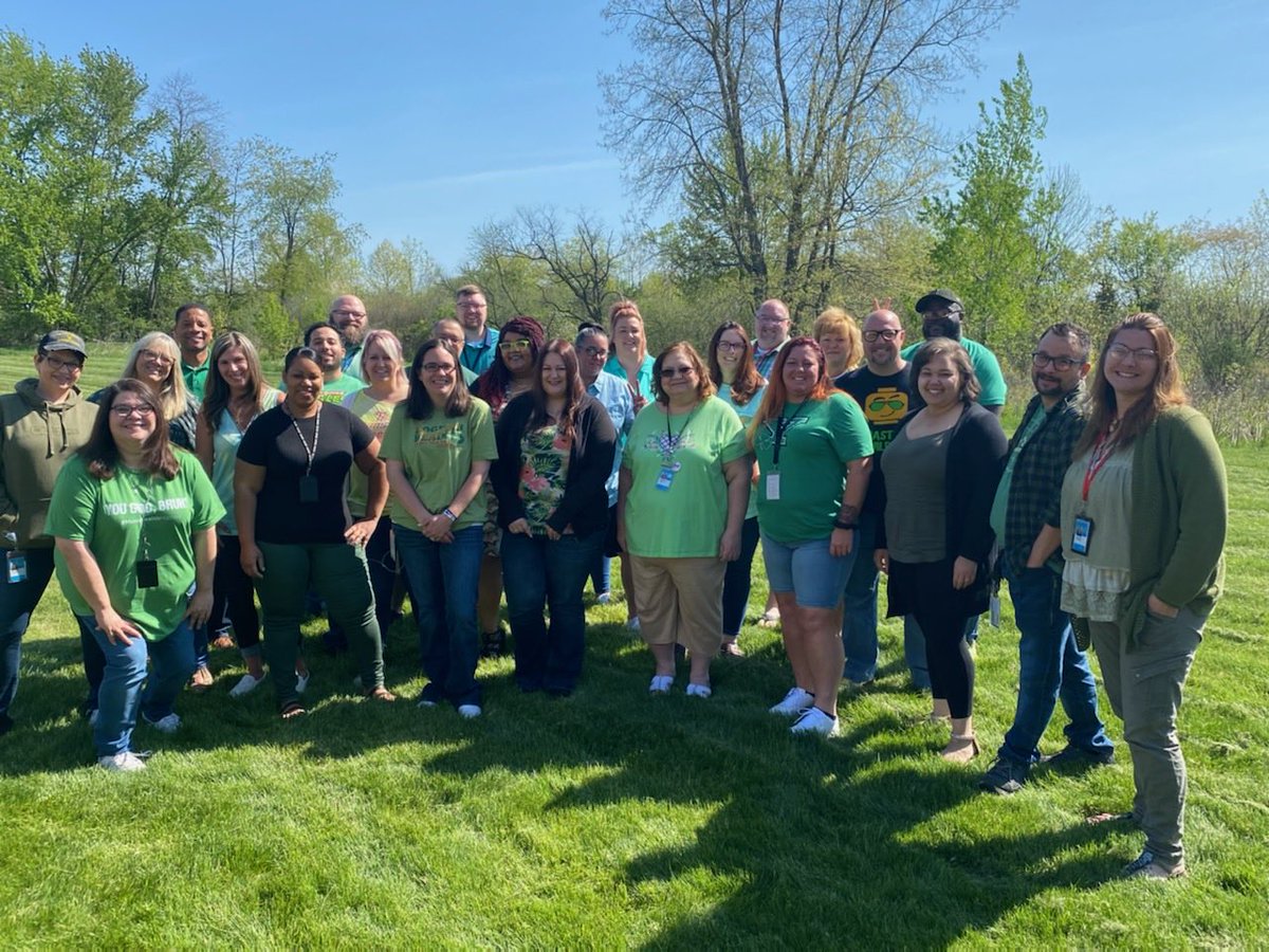 TonySmith4Sales's tweet photo. Today we wore green in Boardman to drive โmental healthโ awarenessโฆ.
โฆ@boardman_funโฉ โฆ@rantoulcultureโฉ
#MentalHealthMatters
#WeGotYourBackOffice
#TurnTwitterGreen https://t.co/8IFCnhOuG1