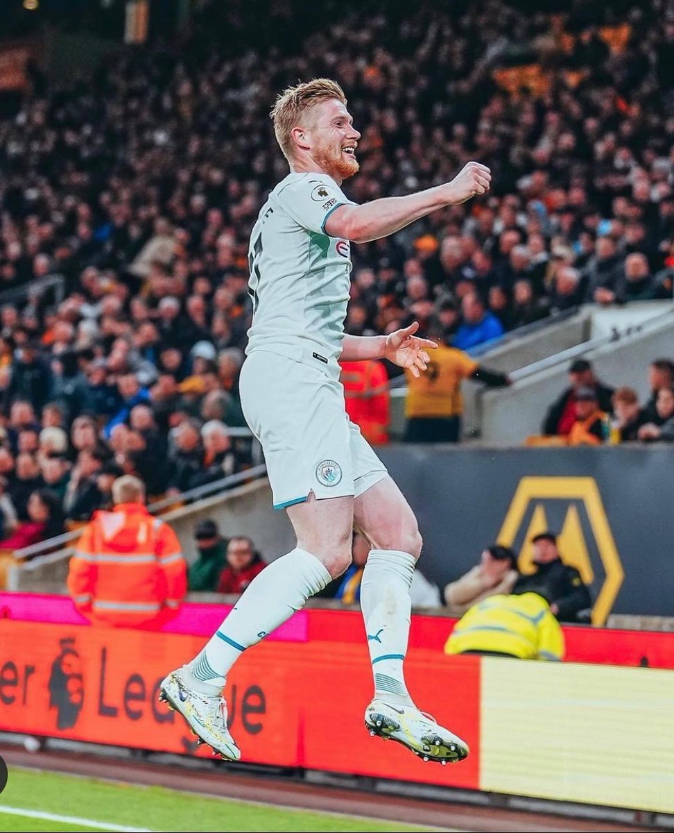 Absolute Worldclass performance tonight by Kevin!! Simply the best midfielder on the planet &amp; arguably the best player in the world - Period. #hesoursnotyours 👊🏽👊🏽💙💙💙 #ctwd #mancityosc #TampaBayIsBLUE <a href="/ManCity/">Manchester City</a> @DeBruyneKev