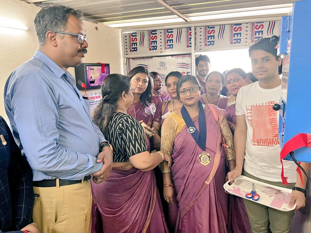 MGCUBihar's tweet photo. Inaugurating the machine,Hon'ble VC Prof. Anand Prakash said that the vending machine was installed to ensure an effective, safe and convenient mode for any time access to sanitary napkins. The purpose is to promote safe and hygienic- sanitary practices among women and girls. https://t.co/gYMczOS4KT