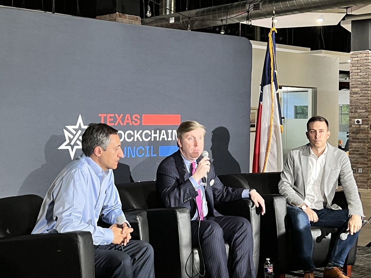 MainstayDigital's tweet photo. Great talk with @TanParkerTX and @VoteGiovanni at @txblockchain1 meet-up tonight.

“Texas is in a position to be a world leader in the blockchain space.”
-@TanParkerTX 

“We should have the ability to transact without the oversight of the federal govt.”
-@VoteGiovanni https://t.co/OYtFbxswDk
