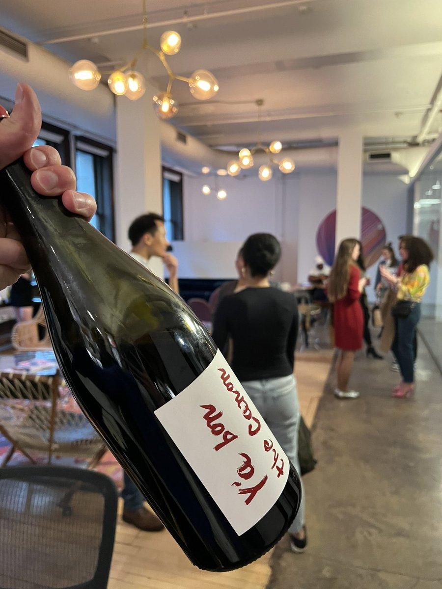 0xSommelier's tweet photo. Fun @maxwellsocial @She__Fi @metaversephd @EmpireDao #ganevat #winedao #magsshowyoucare https://t.co/02dZ8s2Izc