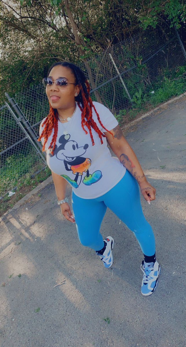 keshawatson1985's tweet photo. Finally #unDS my #unc Retro 6 something light #playingwithcolors #kotd #sneakerheads #snkrsliveheatingup #snkrskickcheck #yourkicksaredope #chickinkicks #femalesneakerhead https://t.co/O7oT5Qg1fw
