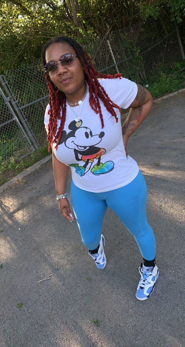keshawatson1985's tweet photo. Finally #unDS my #unc Retro 6 something light #playingwithcolors #kotd #sneakerheads #snkrsliveheatingup #snkrskickcheck #yourkicksaredope #chickinkicks #femalesneakerhead https://t.co/O7oT5Qg1fw