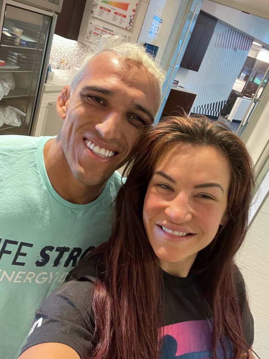 With the champ @CharlesDoBronxs at the @UFCPI
In your eyes, is Charles Olivera still the champ? Let me know in the comments below.

#UFC274 #CharlesOliveira 
#LightweightChampion