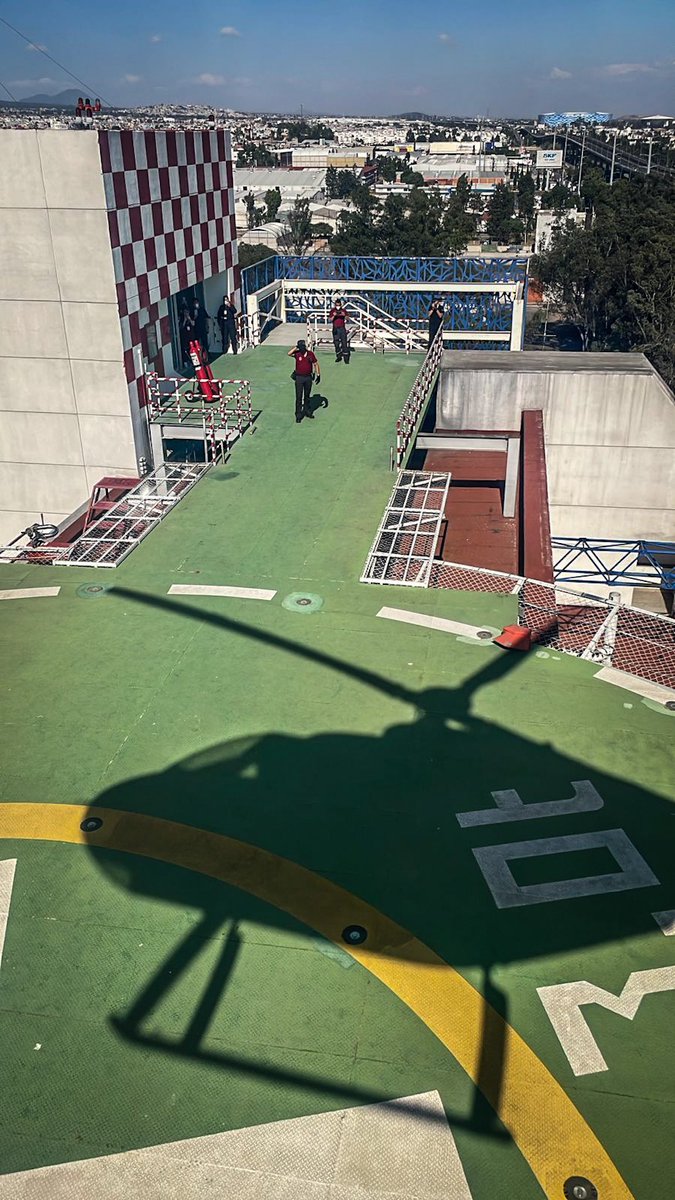 drguridi's tweet photo. #CODIGOTRAUMA POCUS en ambulancia aérea @SUMA_Puebla entrenamiento prehospitalario en vuelo para la rotación de residentes de la subespecialidad urgencias pediátricas del @T_HIMFG https://t.co/mk0rghx9wm