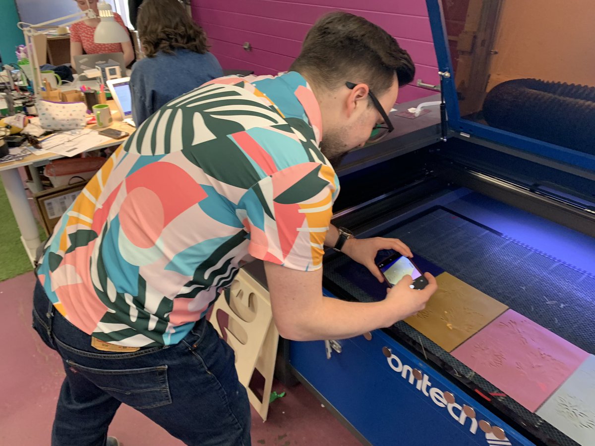 NatachaVautour's tweet photo. Journée de préparation pour les #MakerFaires des @labos_creatifs qui approchent à grands pas. Démos de #MorphingMatter @CarnegieMellon @brilliant_labs @jmrlingley @CuriousAlishaCo https://t.co/4rHInisPew