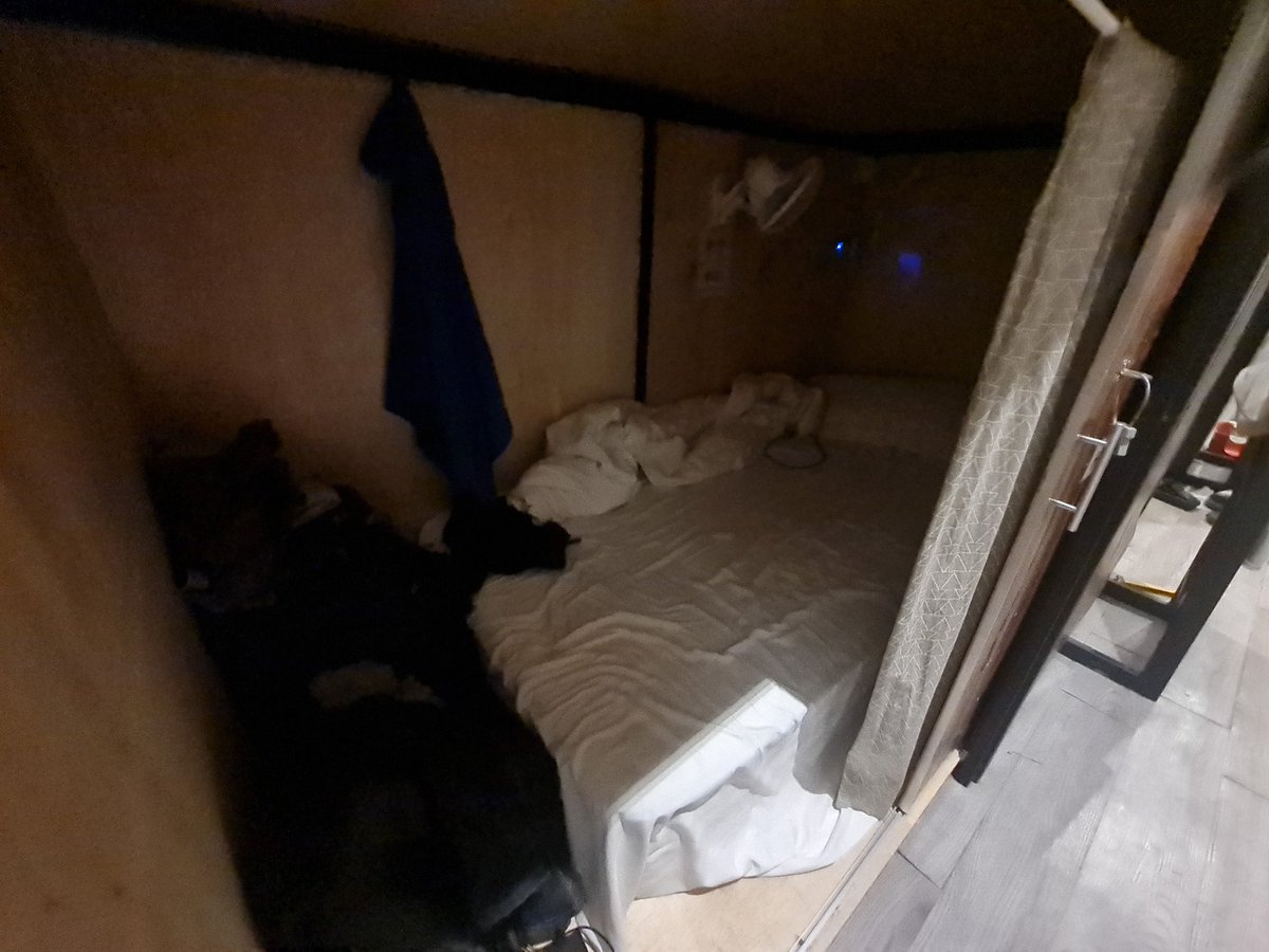 bolehblah's tweet photo. Sesapa yg adventurous, nak stay kl dgn harga sgt budget tuk short term, aku nk share tmpt aku pernah stay, concept dia mcm capsule, harga dalam rm27/night, nama tempat: Ohana Kuala Lumpur.

#ohanakl #ohanakualalumpur #theohanasuite #budgettravel https://t.co/EVvvuZLwn8