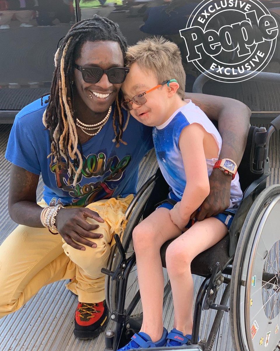 YoungStonerLife's tweet image. Never forget when Young Thug saw this 14-year-old fan in the crowd singing every word to one of his songs and brought him onstage. 🐍💚 #FreeThugger