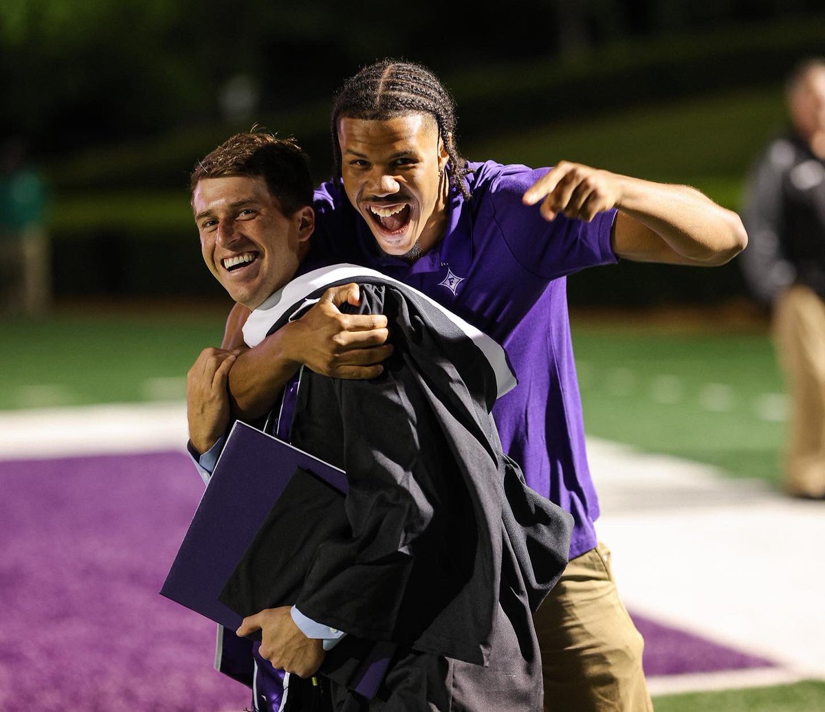 Robert Swanson tweet media