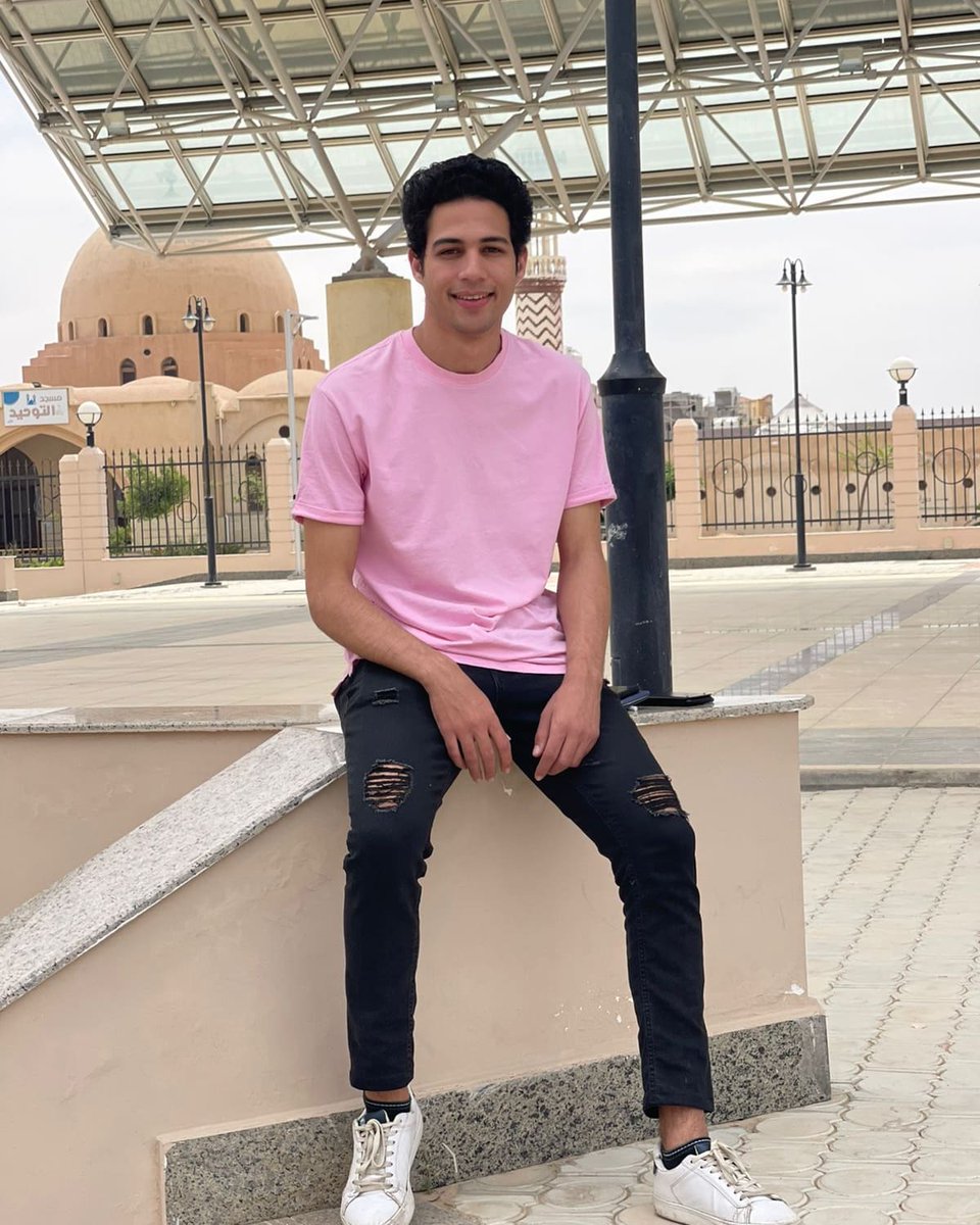 لا تغرك البدايات، ولا تسعي للنهايات🖤