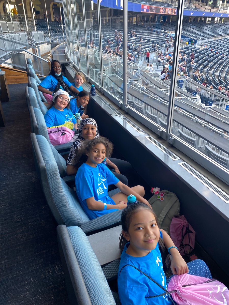 WinnwoodGOTR's tweet photo. A GOTR practice with your best girls at the K?! #unforgettable 
Thank you @GOTRKC and @Royals for this amazing experience ⚾️💕!!! https://t.co/fMPxtJGsbe