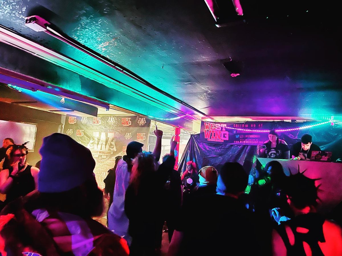 katerose216's tweet photo. Broken Souls Cult at the Witches Sabbath Chicago @brokensoulscult @shanebugbee @S6T6NICHISP6NIC #witchessabbath #satanicalmanac2022 #brokensoulscult #FatBoyGoth #VomitDastardly https://t.co/Y2fmL7VQz2