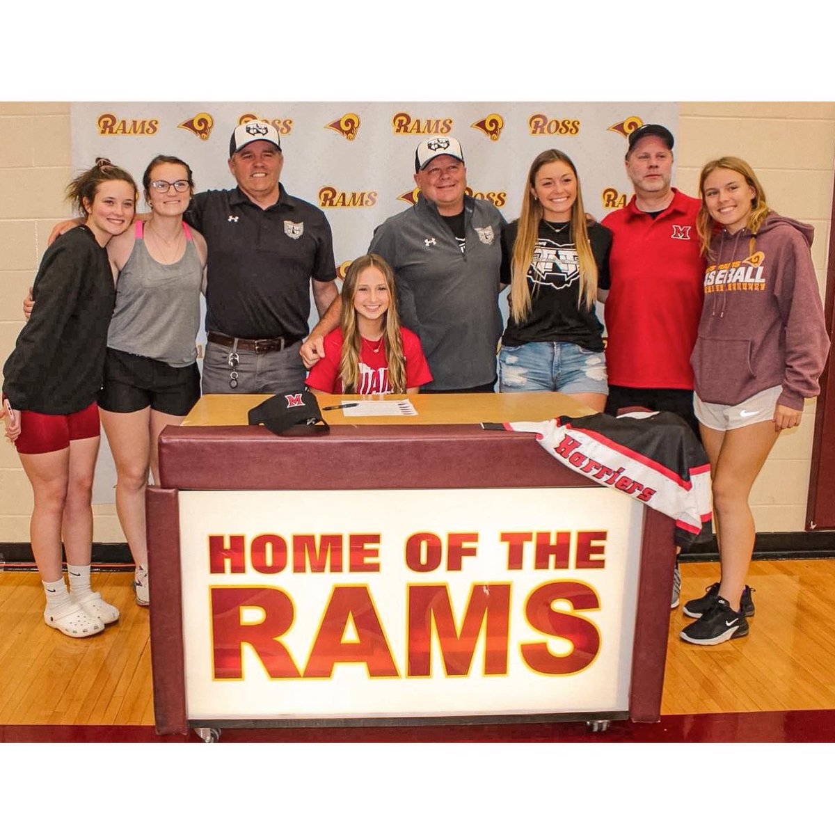 savannah8smith's tweet photo. Officially signed to Miami University Hamilton! I want to thank my family, and all my coaches, teammates, and friends for helping me along the way. Go Harriers! 🥎❤️ @MUHSoftball @RossRamball https://t.co/t7R9vLhByj