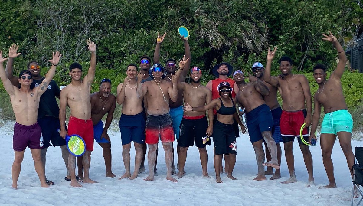 biancaesmith12's tweet photo. We had a blast on our annual Extended ST beach trip!! #RedSox #RedSoxExtendedST #DirtyWater #BeachFun https://t.co/1vCIAsNKBk