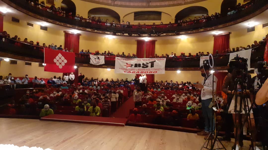 viceedutrabajo2's tweet photo. #11May || En el Acto de Graduación Conjunta con las Misiones Educativas y Universidades se están profesionalizando más de 2.000 trabajadores y trabajadoras a nivel nacional

#ProducirEsIndependencia https://t.co/VXmdMuzHbM