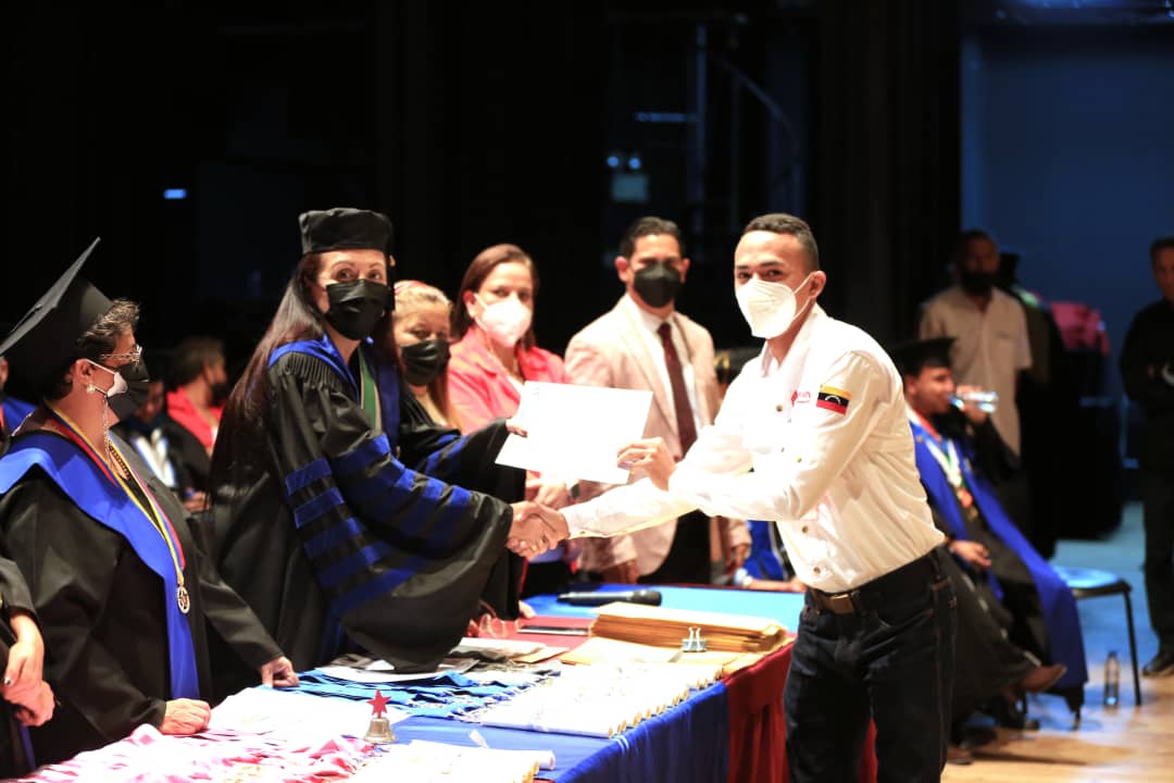 #11May || En el Acto de Graduación Conjunta con las Misiones Educativas y Universidades se están profesionalizando más de 2.000 trabajadores y trabajadoras a nivel nacional

#ProducirEsIndependencia