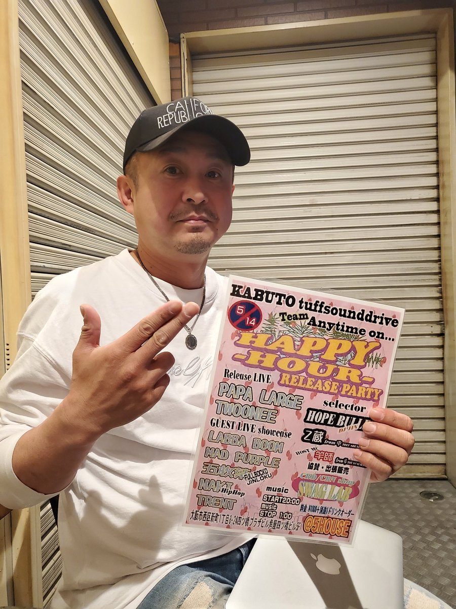 tuffsounddrive's tweet photo. YUYAさんにTeddyさん
ご協力ありがとーございます😆
#humptydumpty #Teddyb
#はんぷてぃーだんぷてぃー #ラバダブ道場
#happyhour #5月14日 #5HOUSE
#wリリパ #twoonee #papalarge https://t.co/1U3j3OVYf2