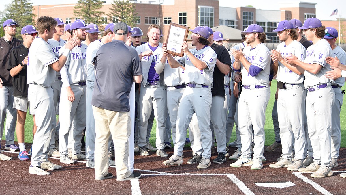 taylortrojans's tweet photo. BB | Trojans Crowned Champs amidst Capacity Crowd | @taylorbaseball #TaylorBB - https://t.co/kkTuRotlQn https://t.co/kA7ptp66bU