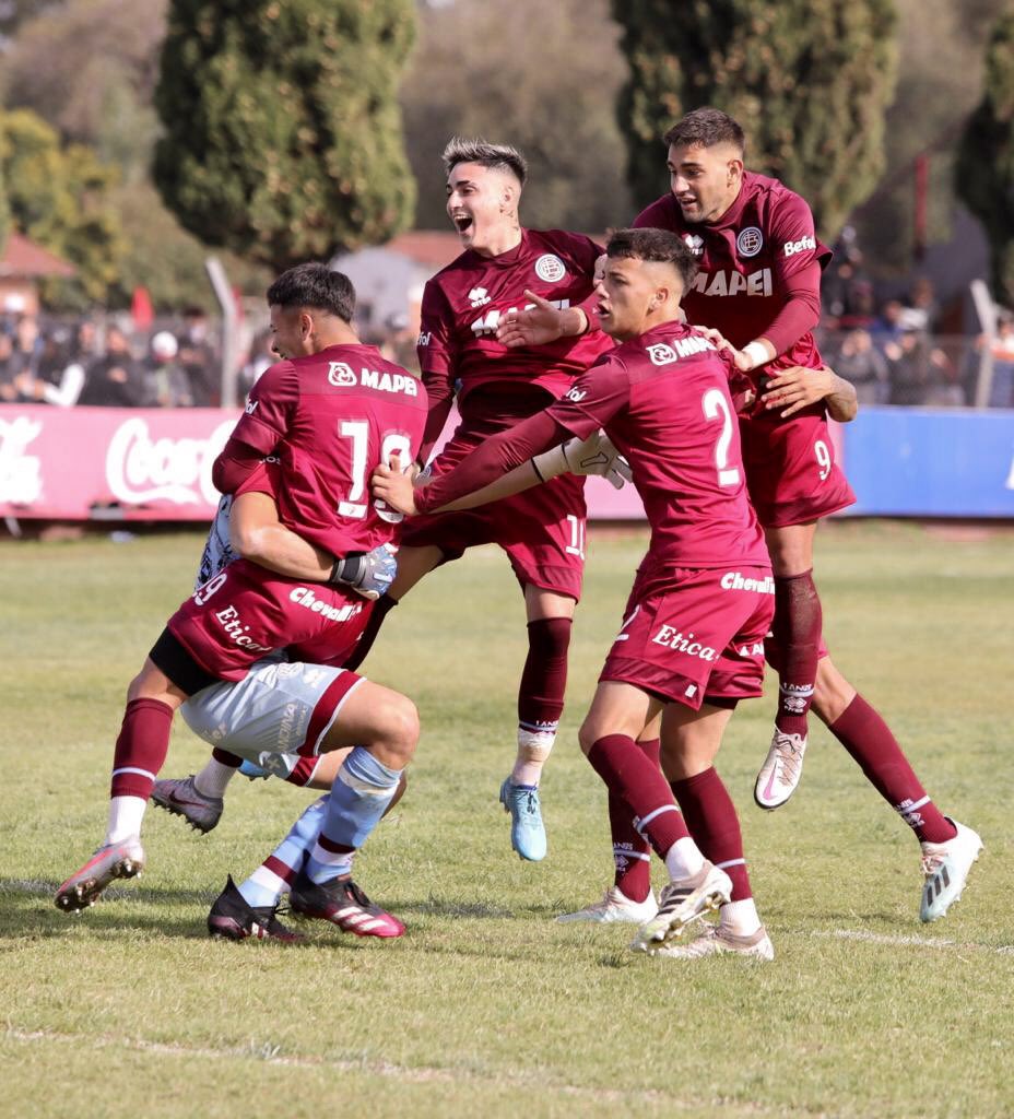 Lucasvaraldo9's tweet photo. semifinal 👊🏽🇱🇻 https://t.co/5vRXXGKMpC