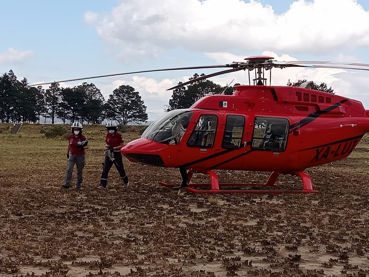 drguridi's tweet photo. #CODIGOTRAUMA Point Of Care Ultrasound (POCUS) en vuelo de ambulancia aérea del @SUMA_Puebla una herramienta básica durante el proceso de evaluación inicial en pacientes victimas de trauma, @DraMaggi experta en su aplicación https://t.co/BIAl4PivX1