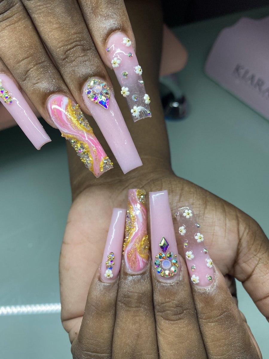 spoiledtoomuch's tweet photo. Geode ๐๐คช #Birthdaynails #durhamnailtech #ncnailtech #licensednailtech #rdunails #Blingedbyjai https://t.co/1kVgZT65Y3