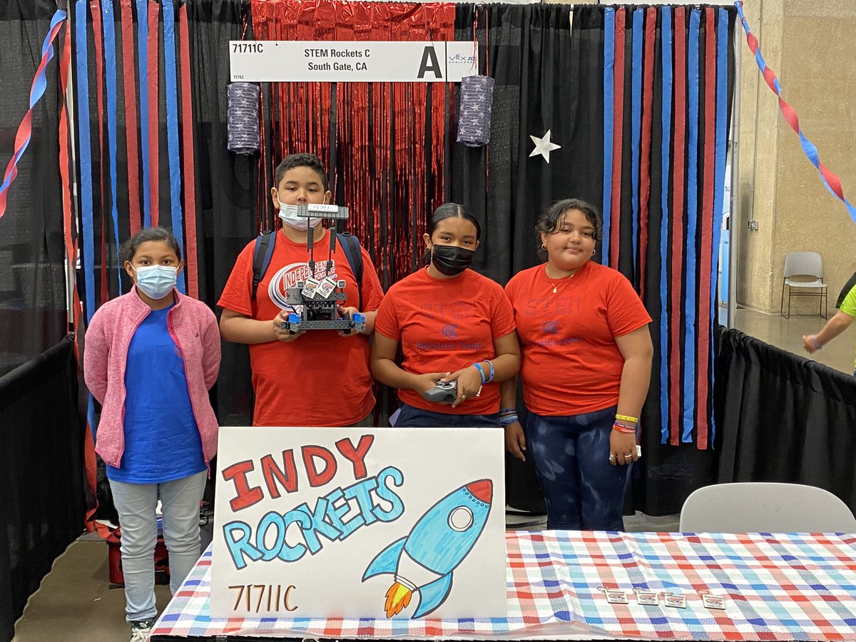 IndyESSTEM's tweet photo. An inspirational showing today by our 5th graders! They collaborated to address engineering and programming issues. We are so proud of them! @lausdLDE @Jackie4LAkids @SouthGateCoS #LAUSDMsgnets https://t.co/FARAha24jG