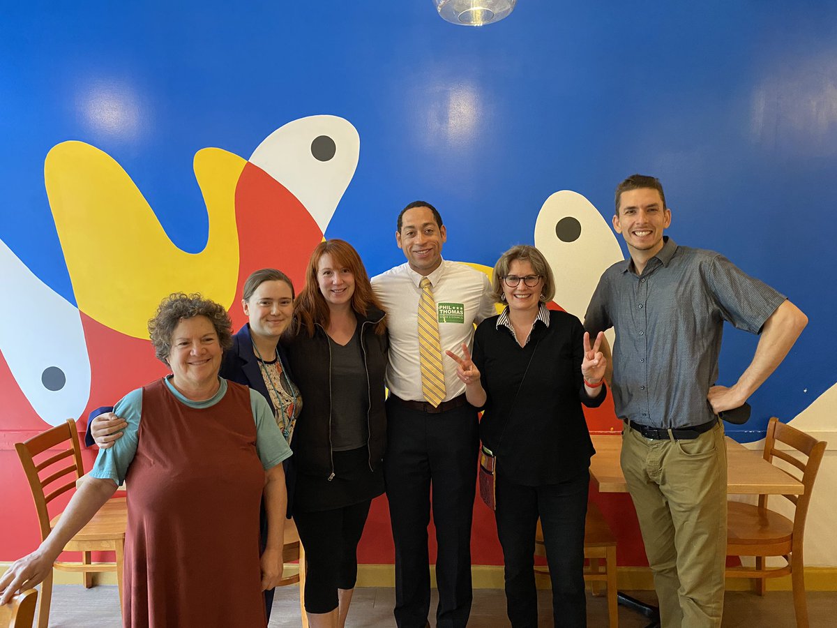 DCV4A's tweet photo. Good to see @PhilForWard3DC join the crew for some vegan pizza at the #DCvegweek meetup https://t.co/waojVYmL0J