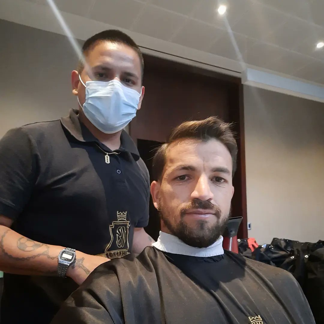 JJBarber99's tweet photo. Vip 💈
Para los jugadores de @colocolooficial ⚽️ gracias por la oportunidad #gabrielcosta @martinlucero7 @maxi_falcon97 @emilianoamor 
.
.
#christofer_barbershop_oficial 
.
#barbers #jjbarber #vipservice #colocolo #chile #libertadores #limaperu #style #peru https://t.co/AZrcBVZn9Z