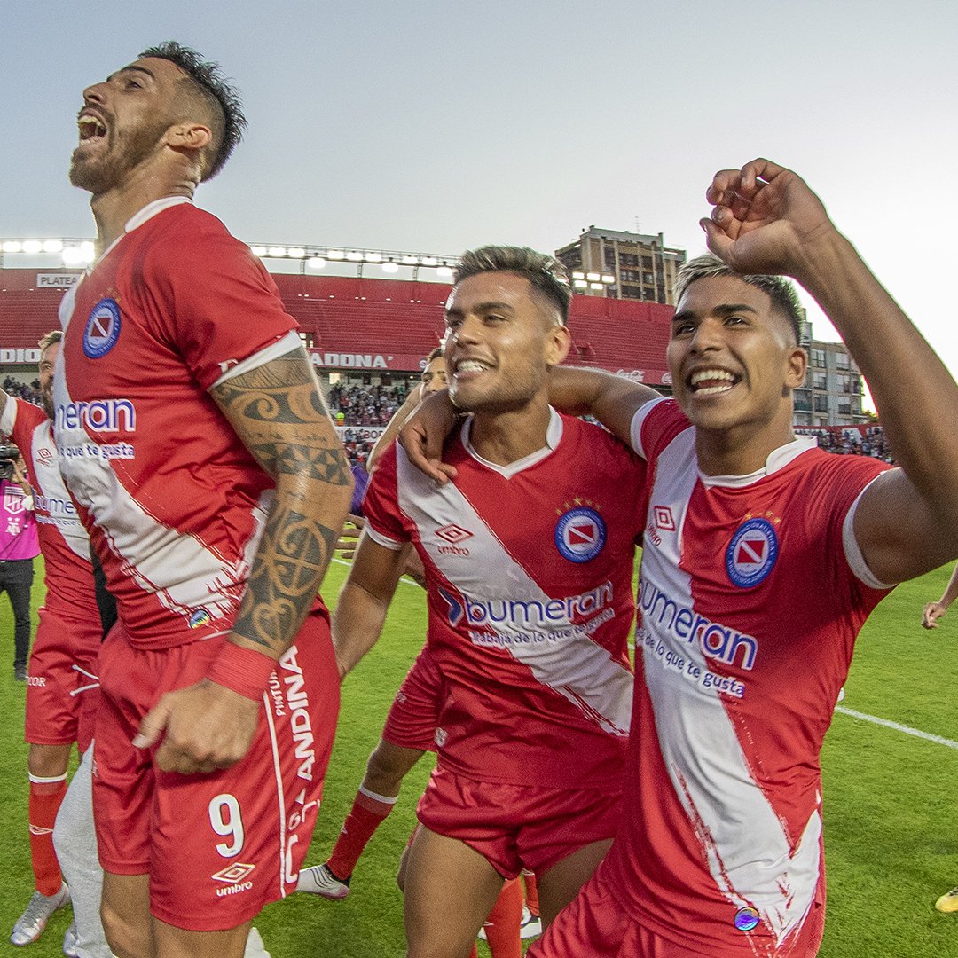 BandaRoja_'s tweet photo. #CopaDeLaLiga

#Argentinos le ganó a #Estudiantes 4-3 desde el punto penal. 

Espera por el ganador de #River y #Trige. https://t.co/cLHdKpQZYJ