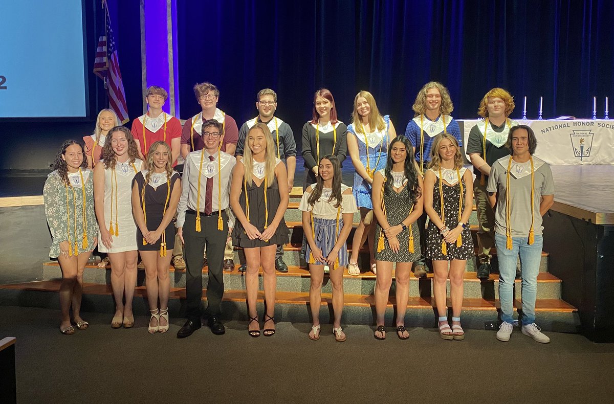 rrhsknights's tweet photo. Congratulations to our newest National Honor Society inductees, and to our graduating seniors! @RRHSKnightsNHS https://t.co/trXzQYw0Y6