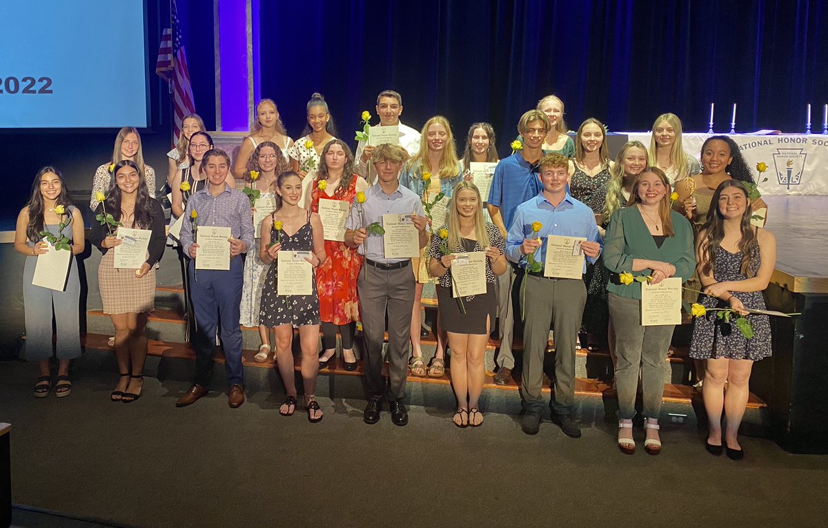 rrhsknights's tweet photo. Congratulations to our newest National Honor Society inductees, and to our graduating seniors! @RRHSKnightsNHS https://t.co/trXzQYw0Y6