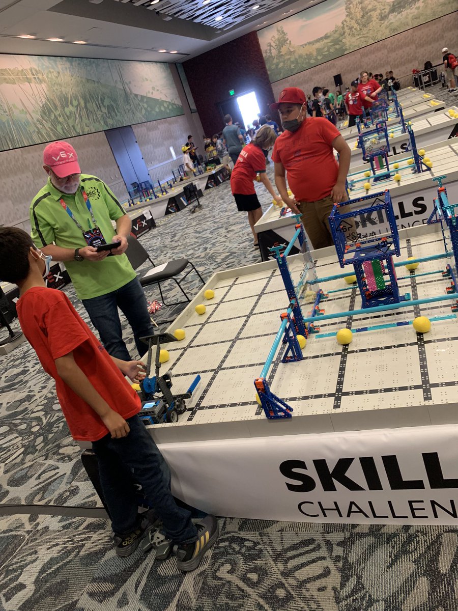 IndyESSTEM's tweet photo. Super proud of our focused 4th graders! They completed 8 team matches today along with the skills competition. 4 more matches await them tomorrow. @lausdLDE @SouthGateCoS @Jackie4LAkids #LAUSDMagnets https://t.co/Iae90Toaqh
