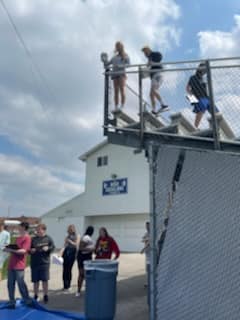 BF_Intermediate's tweet photo. Today our EGG-cellent science teachers allowed students the opportunity to apply their knowledge of force and motion! Students brainstormed a way to keep an egg safe when dropped from the bleachers! https://t.co/jHBPZVBg4g