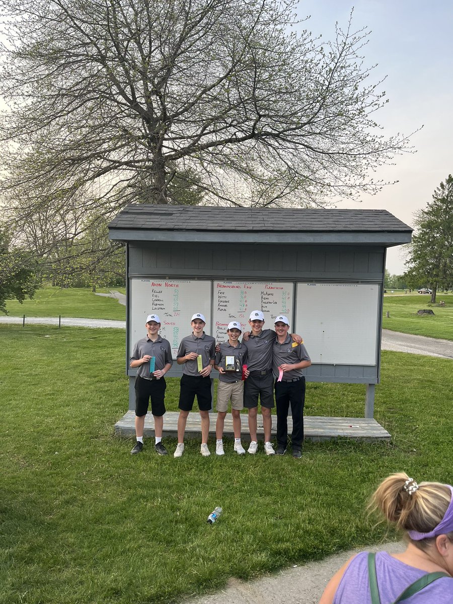 BrownsburgGolf's tweet photo. HUGE news out of Plainfield. Our East Middle school Bulldogs are COUNTY CHAMPS, LETS GOOOOOOOOOOO!!!!! And even better news Brownsburg brought home 7 of the top 10 spots. Our young kids are starting to figure it out, so pumped for them. https://t.co/t3j1ioDn0k