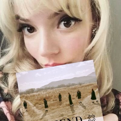 EG1RLSINB's tweet photo. anya taylor joy with gfriend’s best albums (labyrinth and time for the moon night https://t.co/MwxZJYlxUv