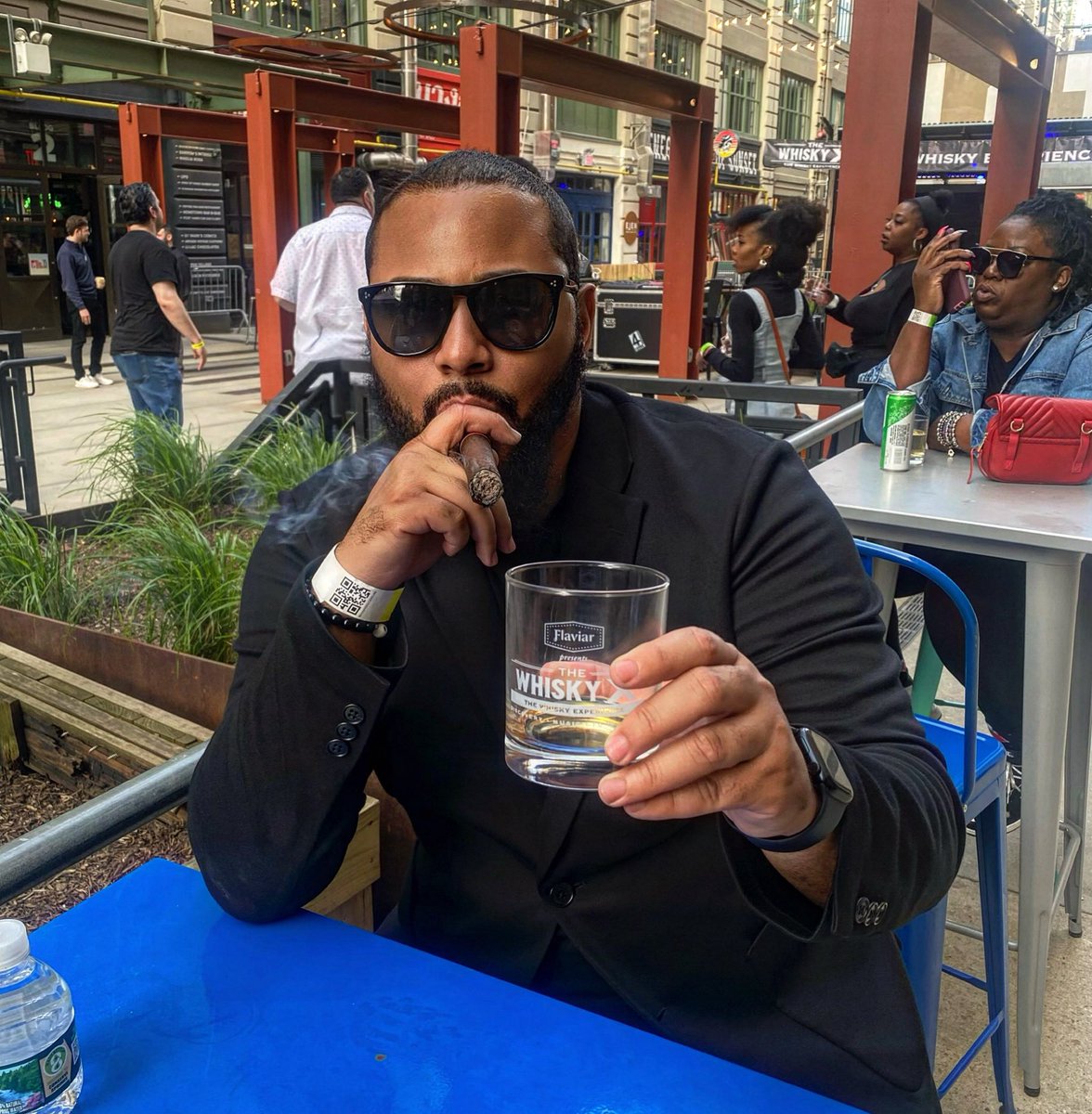 RobAurelius's tweet image. Pre-Birthday celebration at the @flaviar_com presents: @thewhiskyx event and LIVE concert by @dawestheband at @IndustryCity in Brooklyn with Bill The Bodyguard. 
#thewhiskyx #thewhiskyexperience #dawes #whiskeywednesday #industrycity #brooklyn