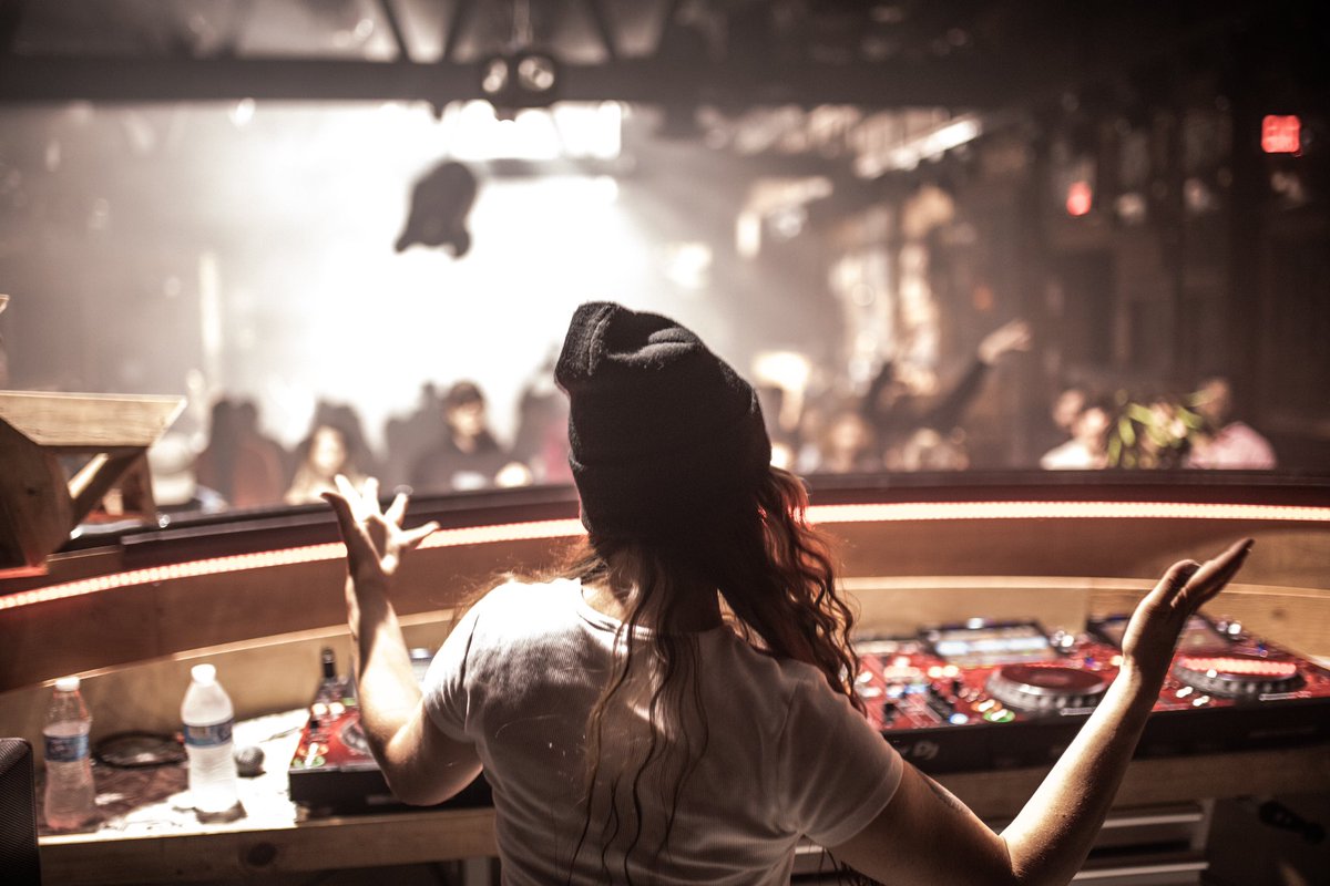 THANK YOU EVERYONE FOR DANCING AND BEING WEIRD WITH ME AT MY VERY FIRST SPACEYACHT ❤️👻 

Big love to @faytalmusic <a href="/RuvloMusic/">RUVLO</a> <a href="/jkylxhyde/">Jkyl & Hyde</a> and <a href="/DackJanielsDub/">DACK JANIELS 🔪</a> for bringing the biggest bass booty. Much love to <a href="/spaceyacht/">SPACE YACHT</a> for having me. 

📸 <a href="/frvnki3jay/">Franki3.Jay</a> and <a href="/alexvarsaphoto/">ALΞX</a>