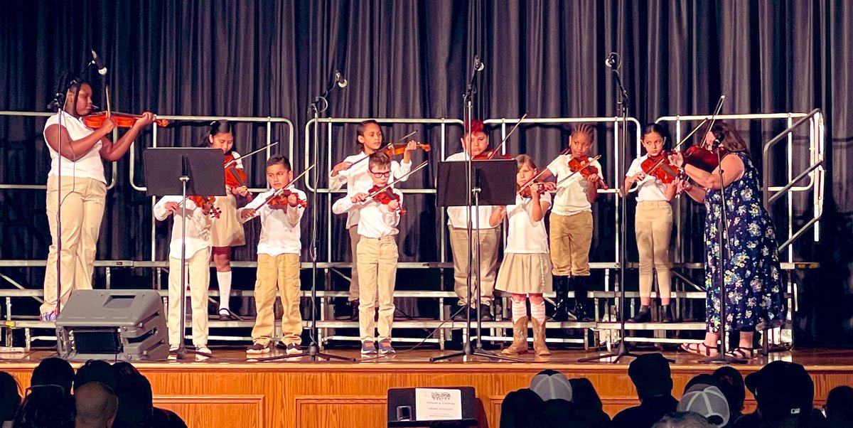 rbpsEAGLES's tweet image. Primary School’s Spring Concert is in the books! 🎤 🎼 Great performances by our Strings, Recorders &amp;amp; Chorus students!! #soproud #springconcert2022 @DreamBigRB @RedBankSup @rbpsmusic #RBBisBIA