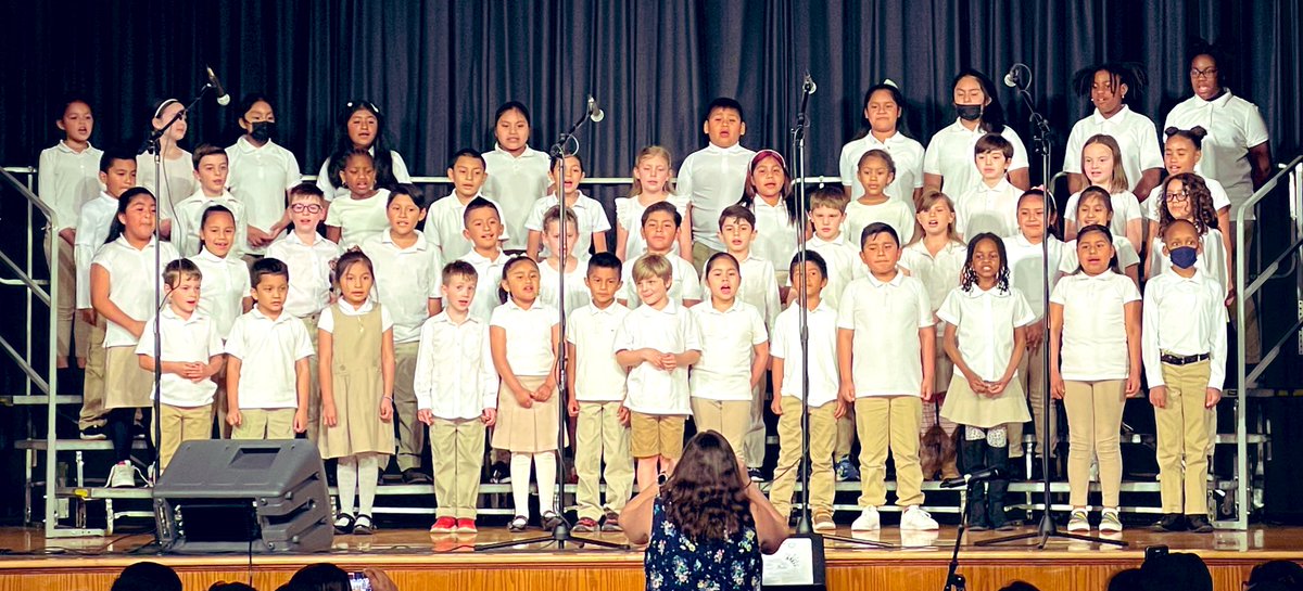 rbpsEAGLES's tweet image. Primary School’s Spring Concert is in the books! 🎤 🎼 Great performances by our Strings, Recorders &amp;amp; Chorus students!! #soproud #springconcert2022 @DreamBigRB @RedBankSup @rbpsmusic #RBBisBIA