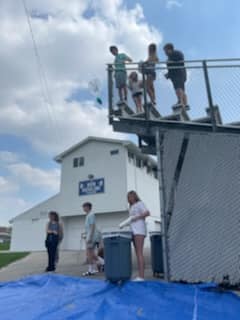 BF_Intermediate's tweet photo. Today our EGG-cellent science teachers allowed students the opportunity to apply their knowledge of force and motion! Students brainstormed a way to keep an egg safe when dropped from the bleachers! https://t.co/I9tM1i4fMK