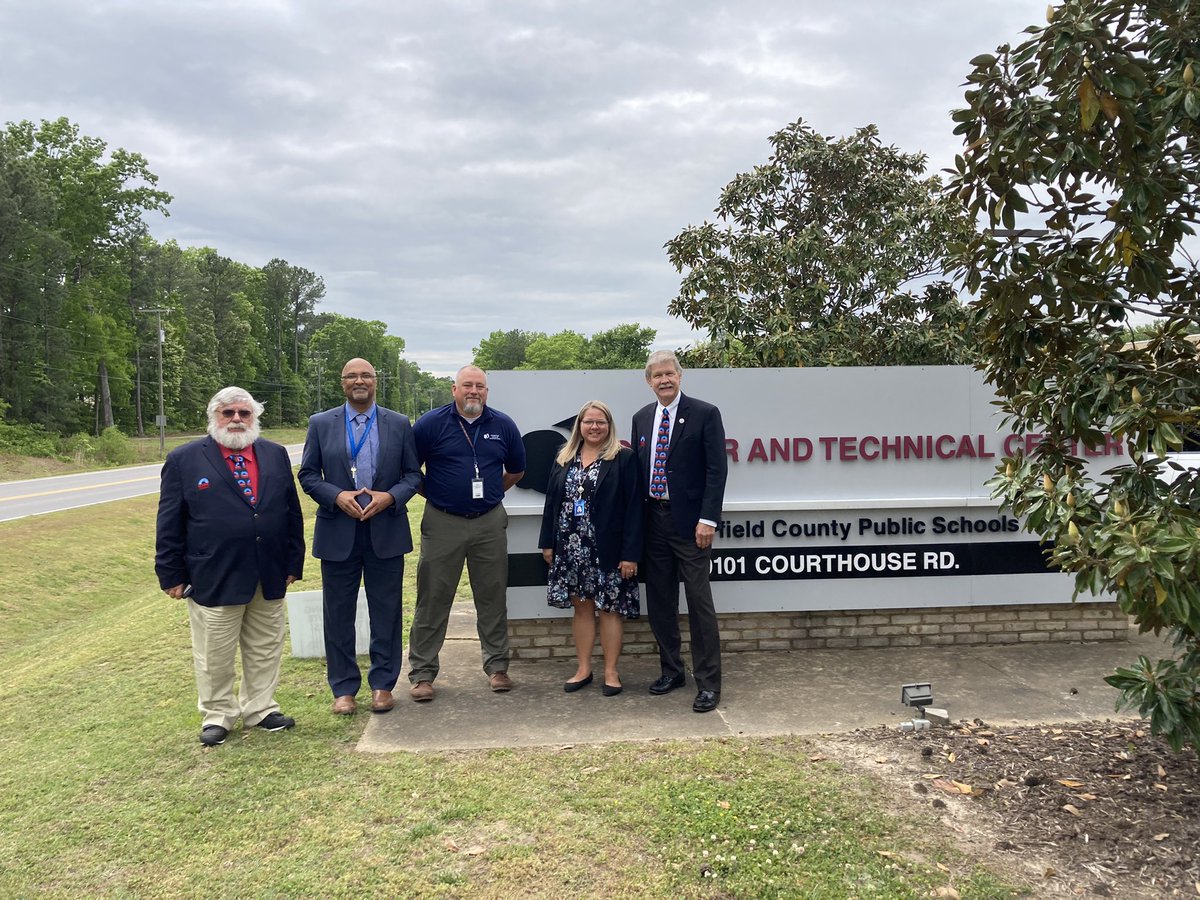 brianorussell's tweet photo. It’s official!! The Chesterfield Career and Technical Center’s HVAC program has earned the HVAC Excellence accreditation! Congratulations to Will Willis @HVACTC for his dedication to the students of the HVAC program! https://t.co/8FE3kvN2xO