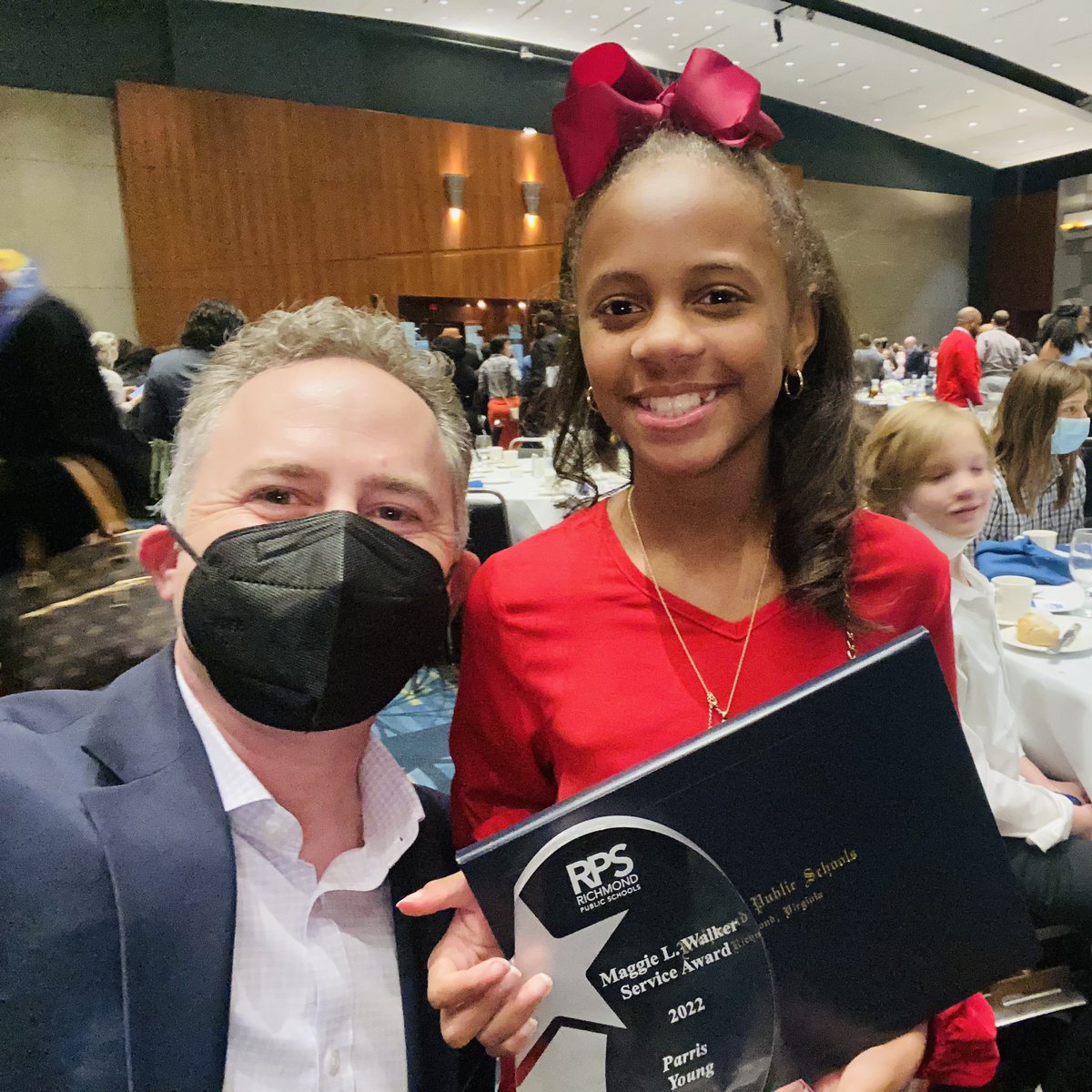 JasonKamras's tweet photo. HUGE congratulations to Paris from Henry Marsh ES and to all the winners of the Scholastic Standout Award, Maggie Walker Service Award, and our Valedictorians! And much ❤️ to their families and teachers! You made it all possible. #RPSStrong #TeachWithLove @RPS_Schools https://t.co/dY0mdrFewU