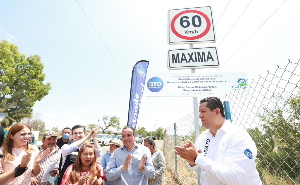 diegosinhue's tweet photo. Concluimos nuestra #GiraDeTrabajo en Valle de Santiago, entregando la rehabilitación del camino Duranes de Arriba a Carretera Labor de Valtierra – Pueblo Nuevo. #ContigoSí rehabilitamos 3.31 kilómetros con inversión de más de 6.5 mdp para beneficiar a más de 400 personas. https://t.co/LoNeRVrRPR