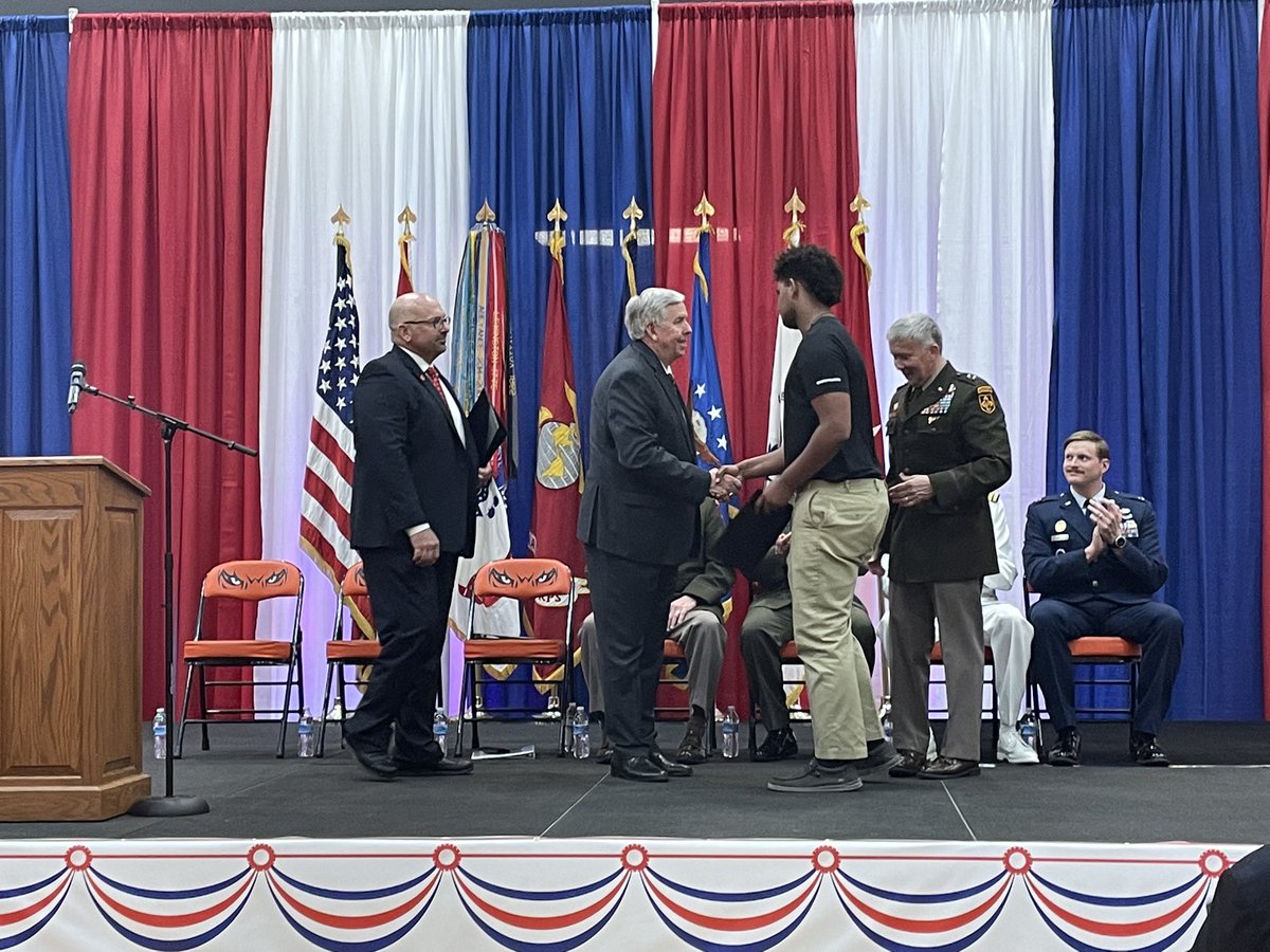 It was my honor to keynote the Community Salute to Service event in Waynesville tonight recognizing South Central Missouri high school seniors who have committed to serving our nation in various branches of the military.